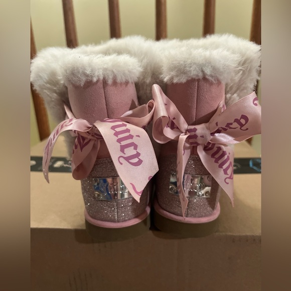 Juicy Couture Girls Cozy Faux Fur Rhinestone Boots - Picture 4 of 8